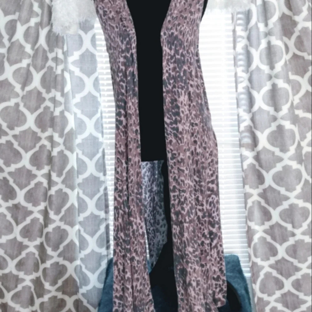 Lularoe sleeveless cardigan size medium 💖